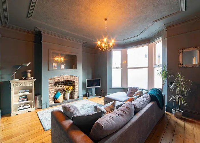 Spacious & Homely Near Lark Lane & Sefton Park
