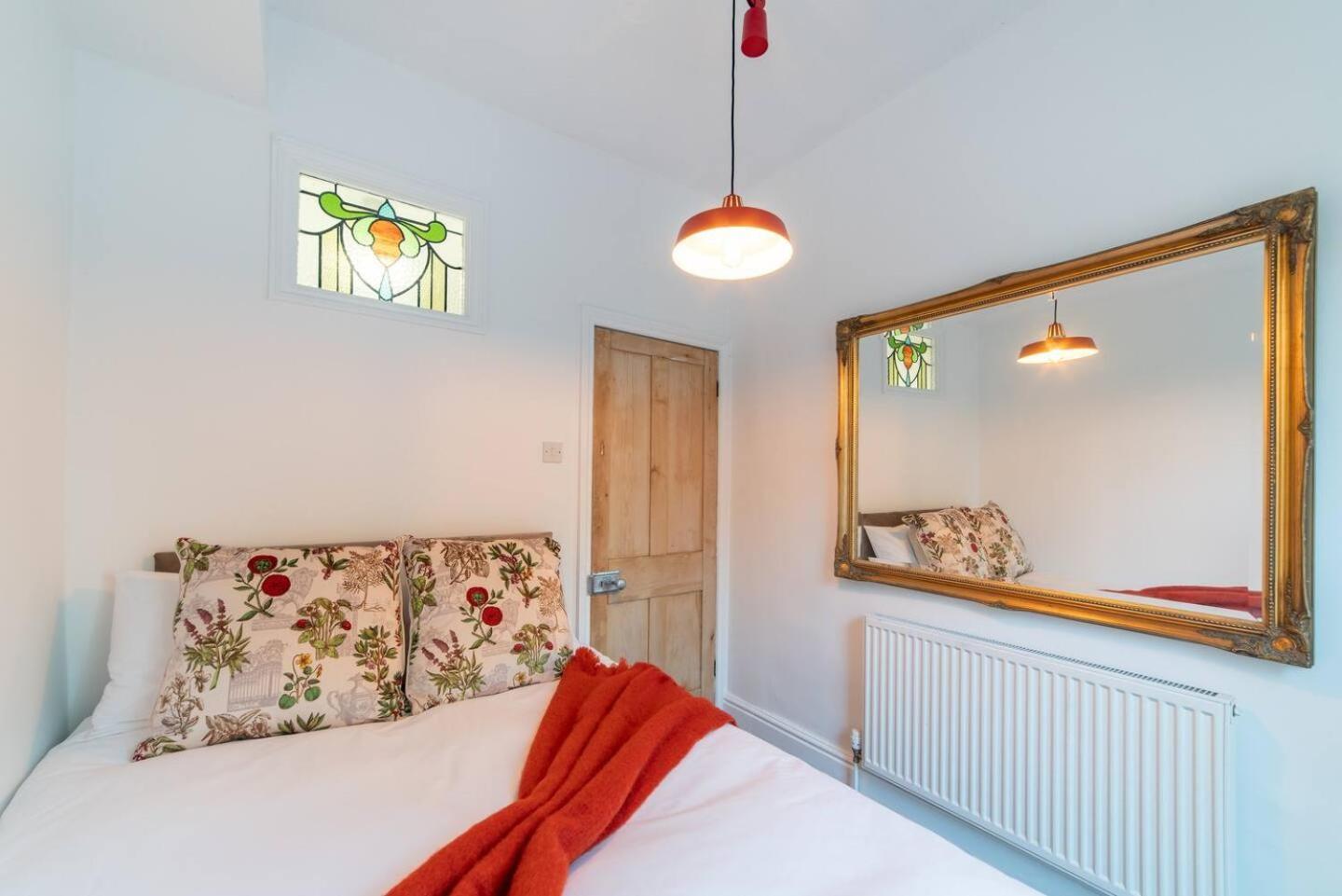 Spacious & Homely Near Lark Lane & Sefton Park Holiday home *