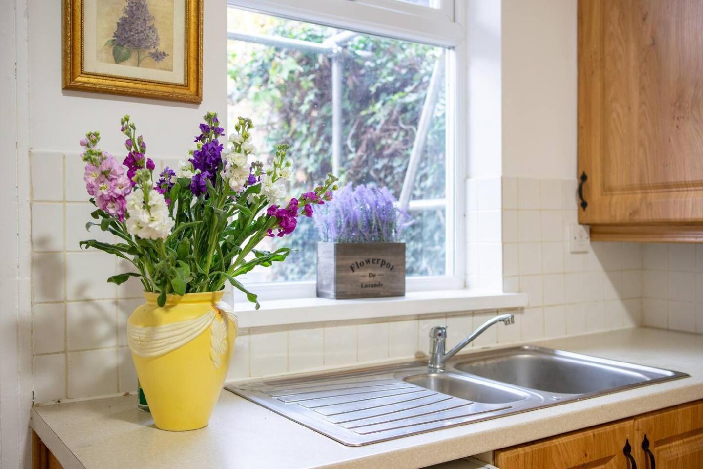 Spacious & Homely Near Lark Lane & Sefton Park *