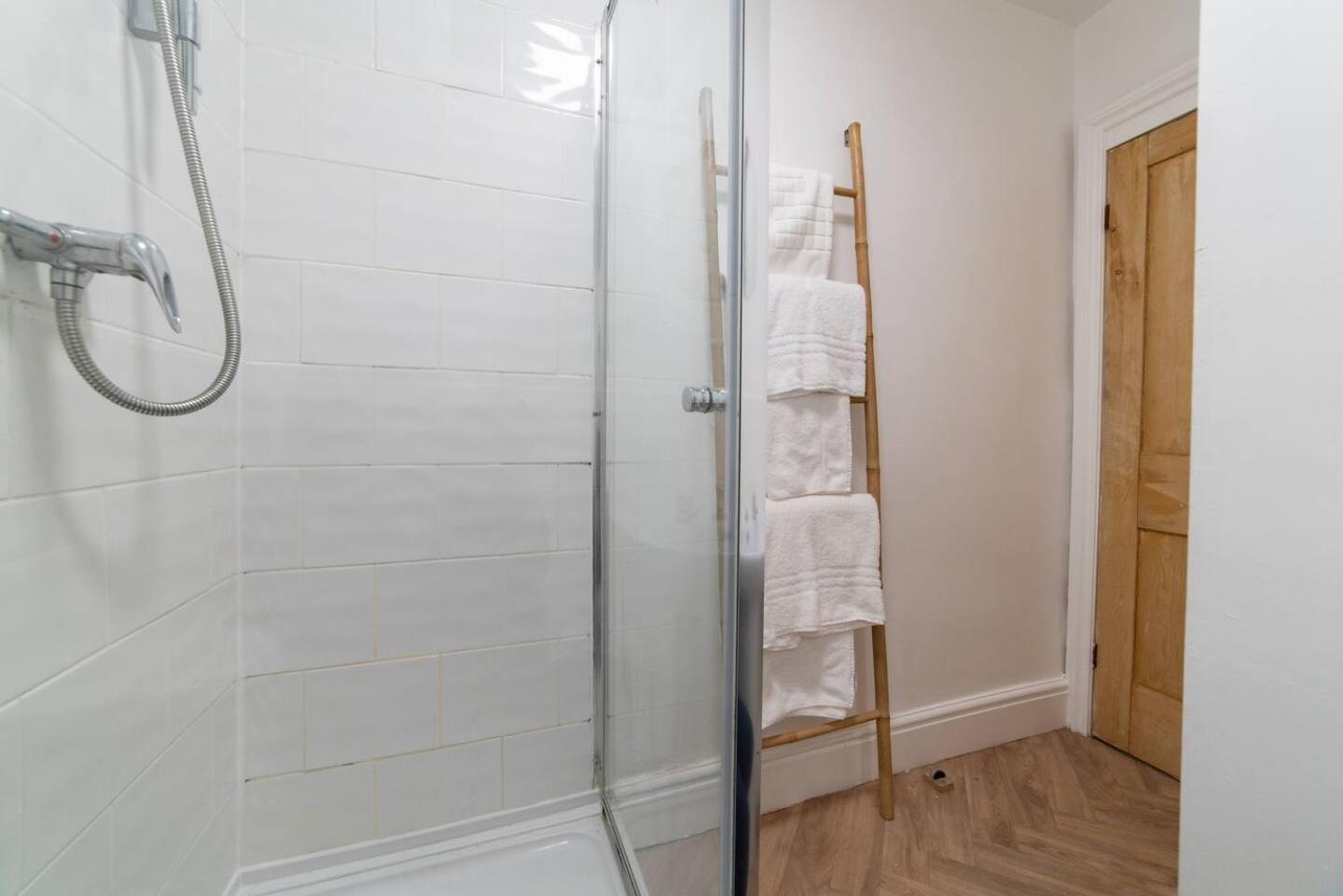 Spacious & Homely Near Lark Lane & Sefton Park *