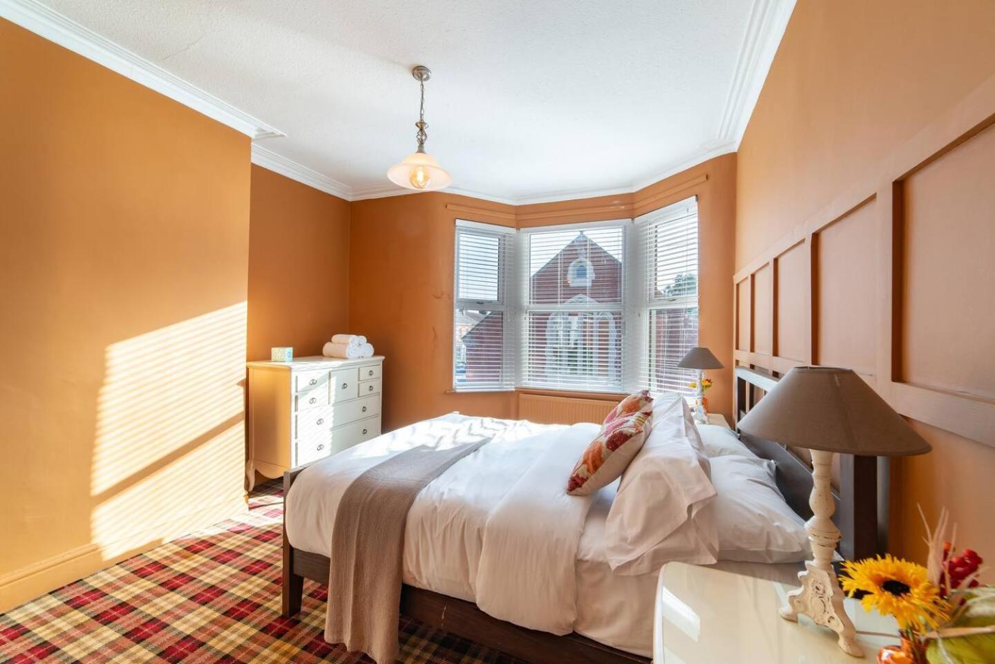 Spacious & Homely Near Lark Lane & Sefton Park Liverpool