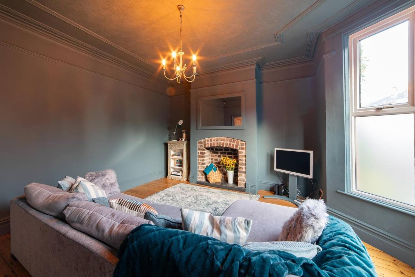 Spacious & Homely Near Lark Lane & Sefton Park * Liverpool