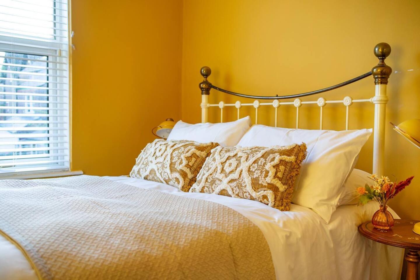 Spacious & Homely Near Lark Lane & Sefton Park Holiday home Liverpool
