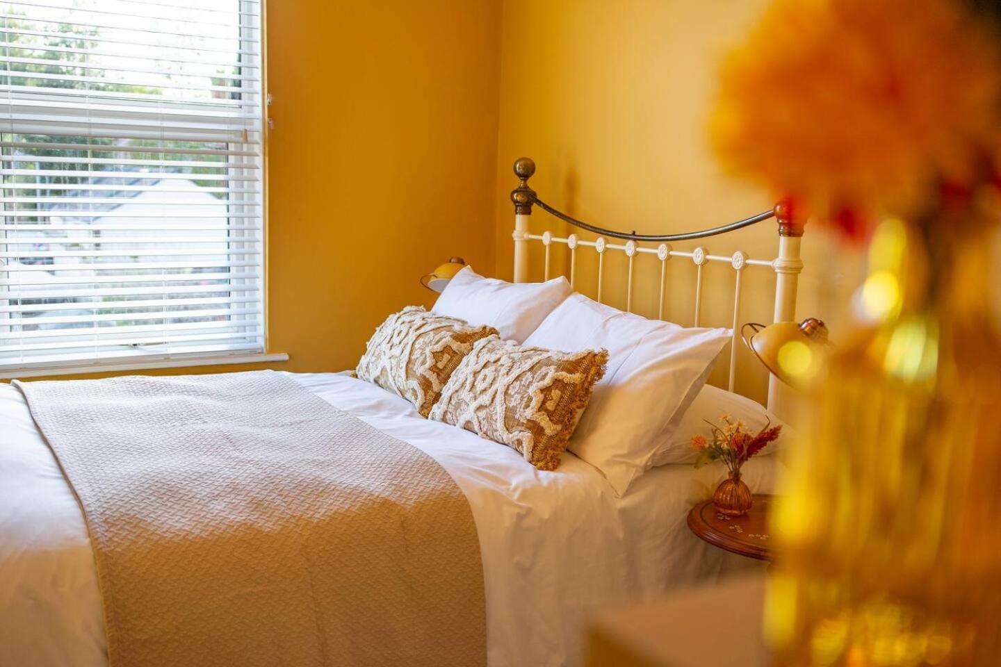 Spacious & Homely Near Lark Lane & Sefton Park * Liverpool