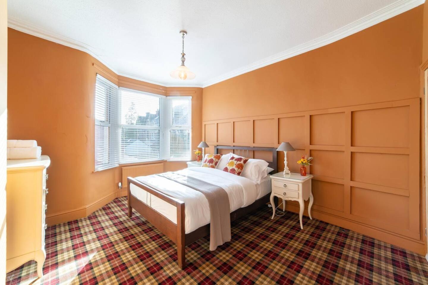 Spacious & Homely Near Lark Lane & Sefton Park Holiday home *